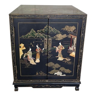 Mid 20th Century Chinoiserie Black Lacquer Nightstand or End Table For Sale