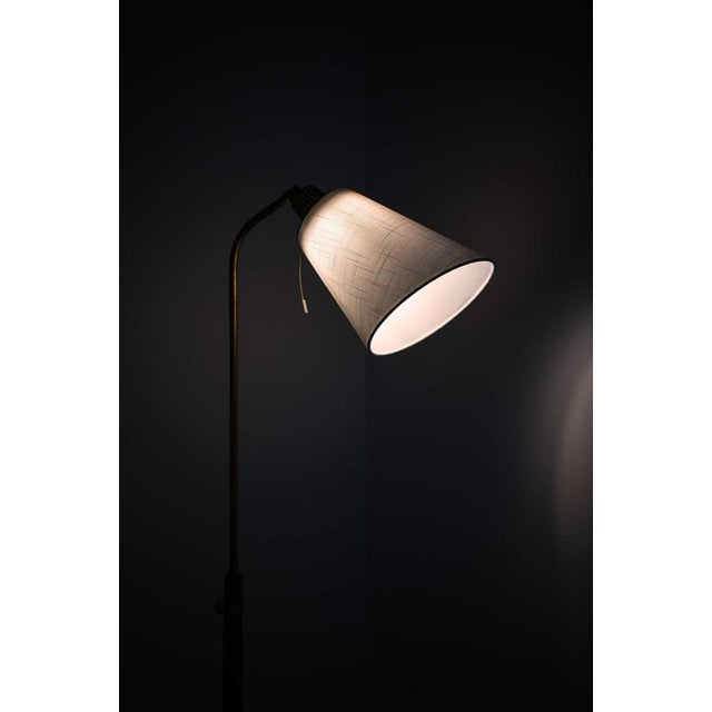Scandinavian Modern Floor Lamp in Brass and Mahogany by Hans Bergström, 1940s For Sale - Image 6 of 8