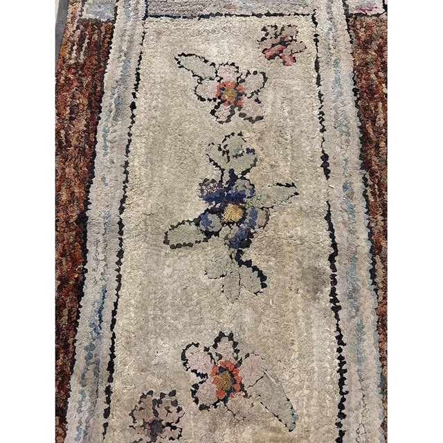 Textile 1880s Traditional Beige Antique Folk Art American Hooked Knotted Wool Rug For Sale - Image 7 of 7