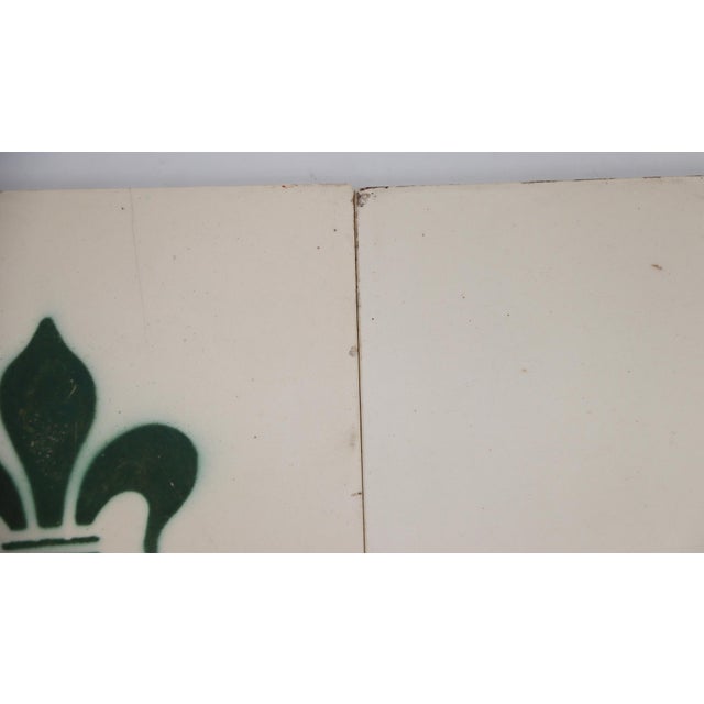 Rustic European 1900s Fleur De Lis and White Antique Set of Four Large Tiles, Portuguese For Sale - Image 3 of 12