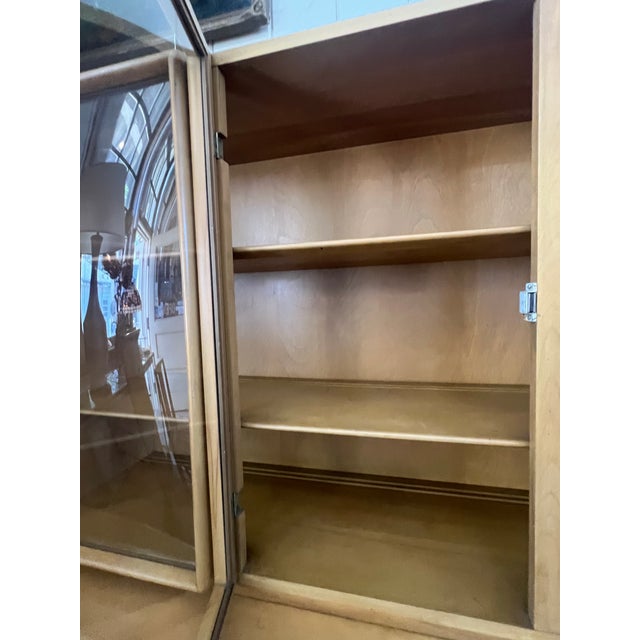 1950's Heywood Wakefield Bubble Front Mid Century Modern China Cabinet For Sale - Image 10 of 11