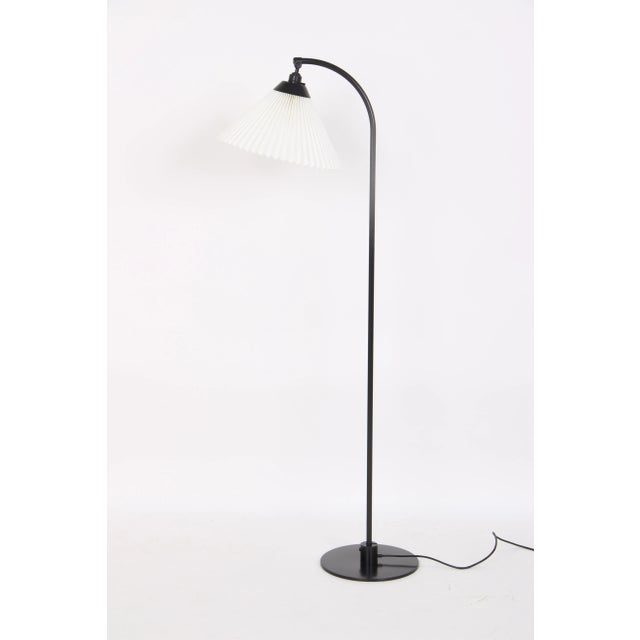 Le Klint Model 386 Floor Lamp in Black Steel with Hand-Folded Lampshade from Le Klint, 1970s For Sale - Image 4 of 8