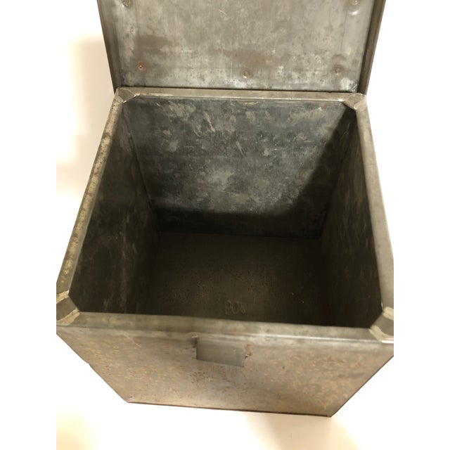 Early 20th Century Metal Box With Dozier-Weyle Cracker Advertising For Sale In Dallas - Image 6 of 7