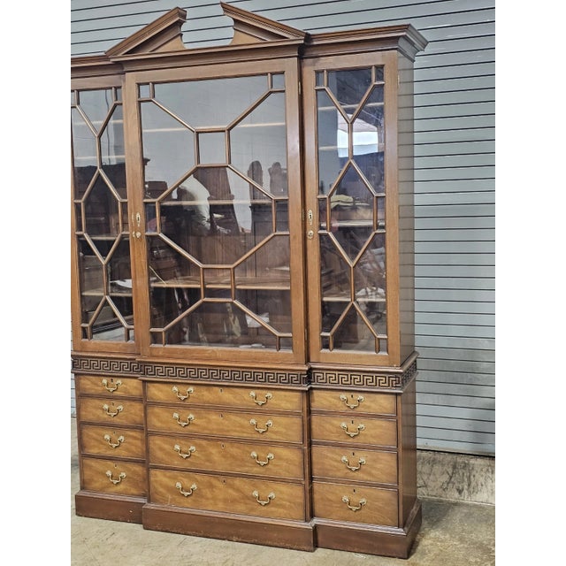 Late 20th Century Kittinger Colonial Williamsburg Mahogany Breakfront Bookcase (Cw-158) Rare For Sale In Cleveland - Image 6 of 14