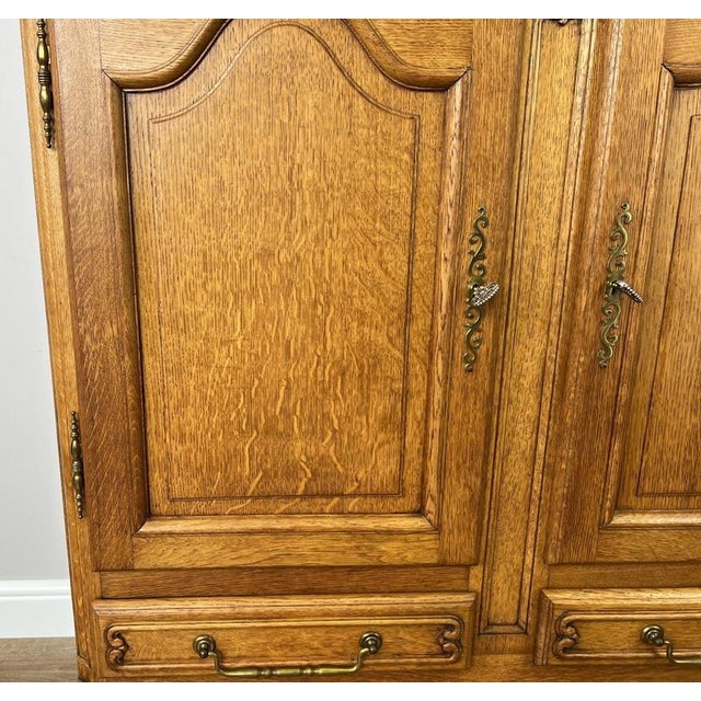 Vintage Louis XIV French Sideboard in Oak For Sale - Image 5 of 13