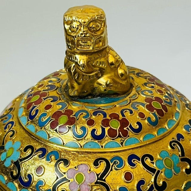 Vintage Cloisonné Enamel Lidded Jar – Gilt Ground With Lion Finial, Floral Motif For Sale - Image 4 of 9