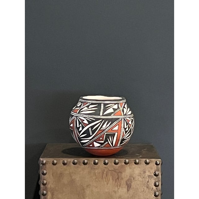 Onyx Late 20th Century Acoma Pueblo Polychrome Pottery Seed Jar by C. Estevan - New Mexico - 5"x5" For Sale - Image 8 of 10
