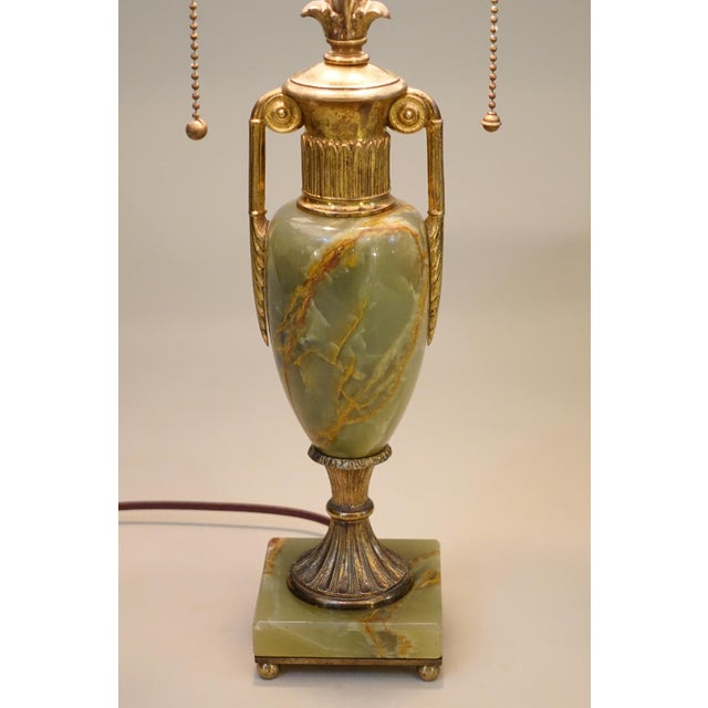 1930s Mutual Sunset Lamp Co. French Empire Deco Neoclassical Green Alabaster Marble Gilt Brass Table Lamp For Sale - Image 9 of 13