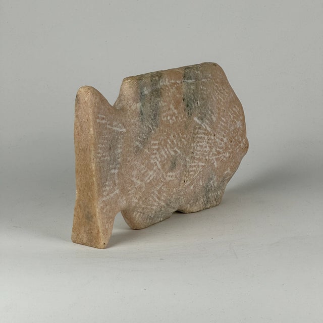 1980s Vintage Hand Carved Stone Fish Sculpture in Light Pink/Gold Hue For Sale In New York - Image 6 of 8