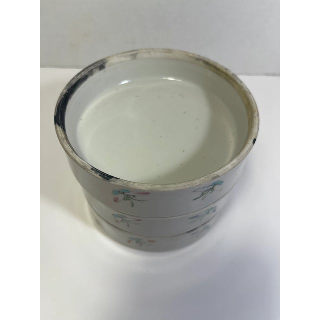 Mid 19th Century Antique Famille Rose Qing Dynasty Chinese Polychrome Porcelain Stacking Food Boxes For Sale - Image 5 of 8