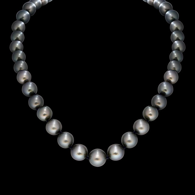 8-11.5 mm Tahitian Black Graduating Pearls Strand Necklace Yellow Gold Clasp 18K For Sale - Image 9 of 18