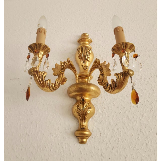 Rococo Antique Florentine Wall Lamp in Wood and Hand-Carved Gilded in Gold Leaf with Crystal Pendants, Italy, 1950s For Sale - Image 3 of 18