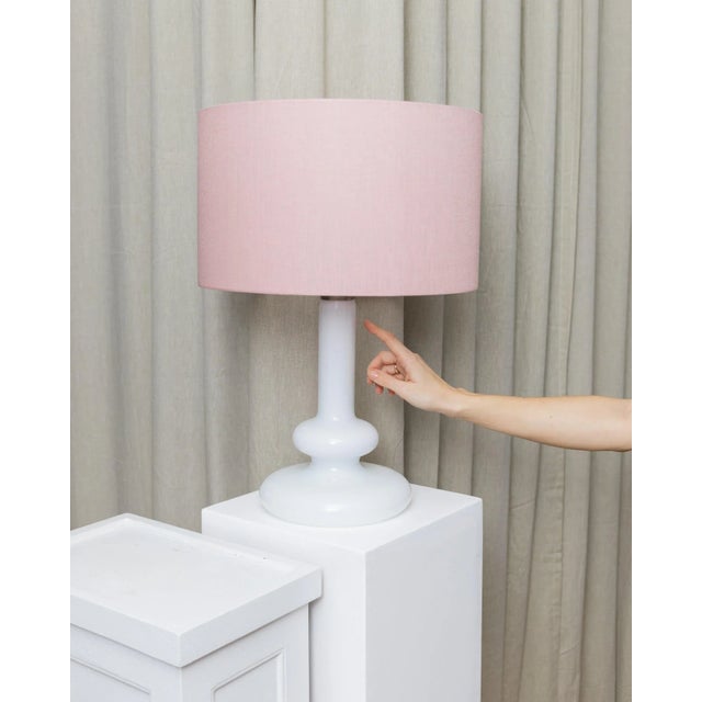 Sale of a rare, hand-blown white glass table lamp designed in the 1970s by Taiwanese-European designer Hsin-Lung Lin. The...