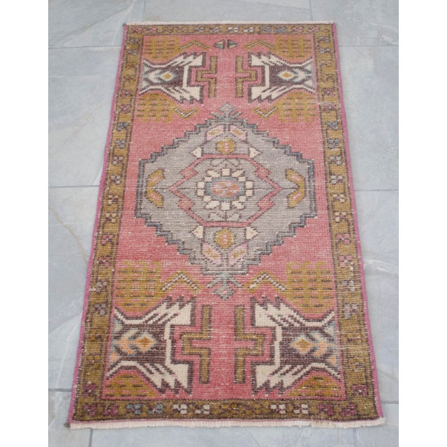 1970s Pink and Gray Hand-Knotted Wool Turkish Rug Doormat - 1'7" X 2'12" For Sale - Image 4 of 8