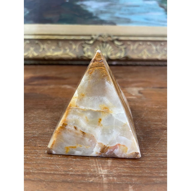Mid-Century Modern 1970s Hand-Carved Polished Onyx Pyramid Sculpture or Paperweight For Sale - Image 3 of 10