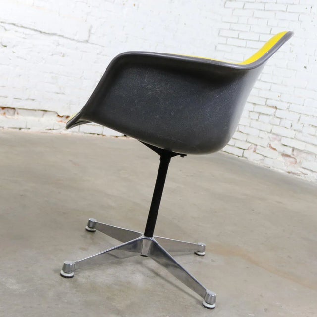 Eames Pac Yellow Padded Swivel Armchair W/Gray Fiberglass Shell & Aluminum Base For Sale - Image 6 of 12