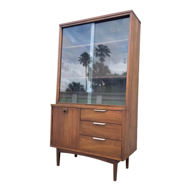 Mid Century Modern Walnuts Laminate Top China/Display Cabinet by Stanley Furniture For Sale