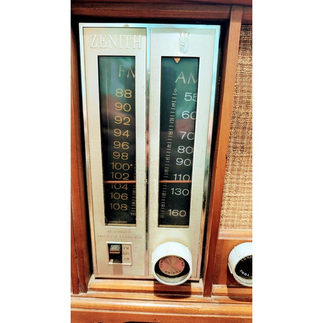 Mid 20th Century Vintage Tube Radio Zenith Model X334 Circa 1950s For Sale - Image 5 of 5