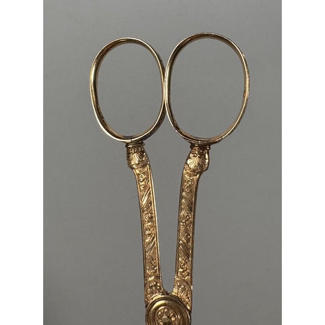 Metal 18th Century Sewing Scissors in 18 Karat Yellow Gold For Sale - Image 7 of 8