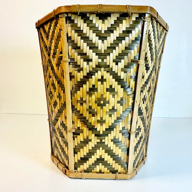 1970s Vintage Boho Chic British Colonial Split Reed Hexagonal Woven Wicker Wastebasket. For Sale - Image 12 of 12