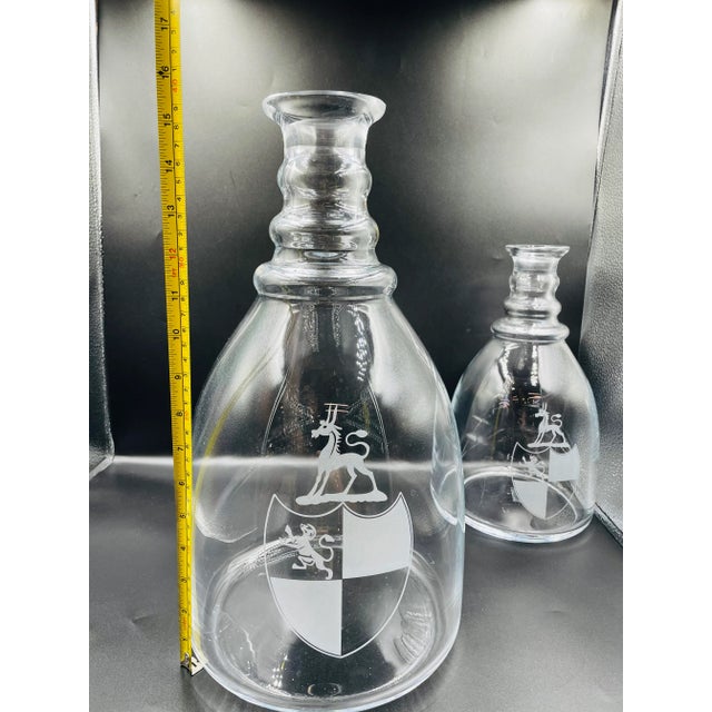 Late 20th Century Williamsburg Coat of Arms Large-Scale Decanter Set For Sale - Image 9 of 12