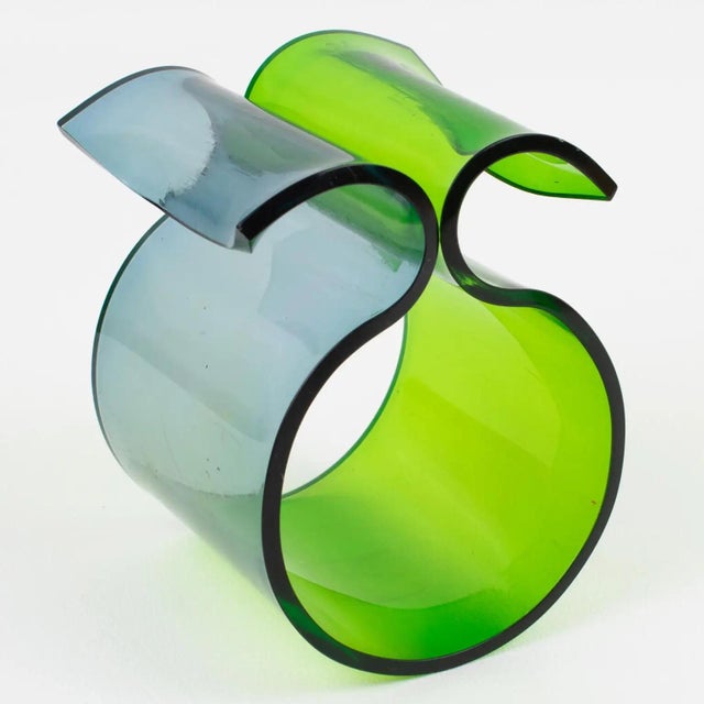 Massive Modernist Blue and Emerald Plexiglass Lucite Bangle Bracelet For Sale In Atlanta - Image 6 of 8