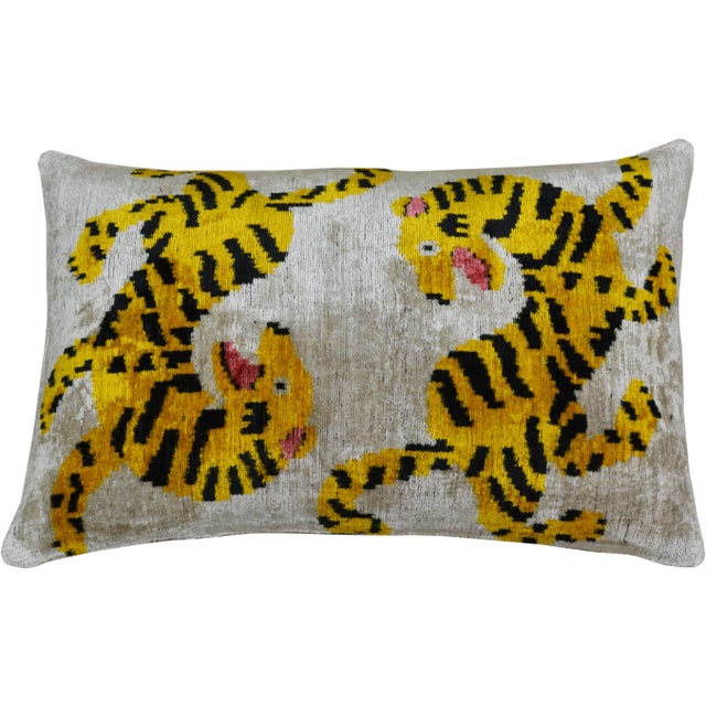 Contemporary Silk Uzbek Ikat Velvet Hand Made Pillow Cushion, 16x24 For Sale - Image 3 of 3