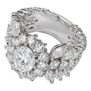 Late 20th Century Size 7.5 18K White Gold Oval Solitaire Diamond Engagement Ring For Sale