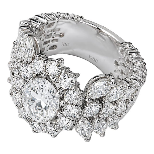 Late 20th Century Size 7.5 18K White Gold Oval Solitaire Diamond Engagement Ring For Sale