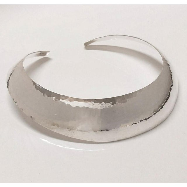 Mid-Century Modern Ultra Wide Sterling Silver Collar, Gerhard Herbst Studio Neckpiece, American Modernist, Mid Century Style, Vintage For Sale - Image 3 of 13