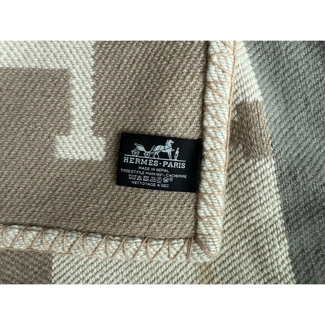 Beige Hermès Avalon 100% Cashmere Throw Blanket For Sale - Image 8 of 10