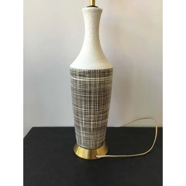 1950s Ceramic Grid Pattern Brown or White Table Lamp For Sale - Image 4 of 9