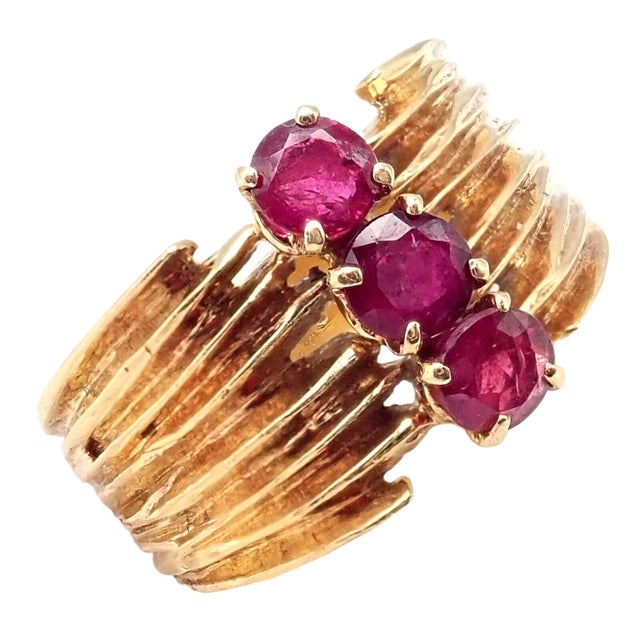 Contemporary Vintage Cartier Yellow Gold Ruby Ring, Size 4.5 For Sale - Image 3 of 8