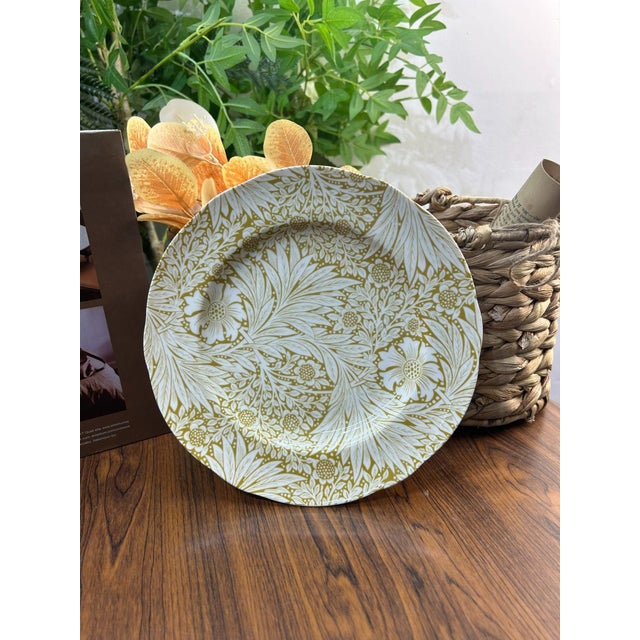 Spode Spodes Ceramic Dinner Plate With Floral and Botanical Patterns - Set of 4 For Sale - Image 4 of 8