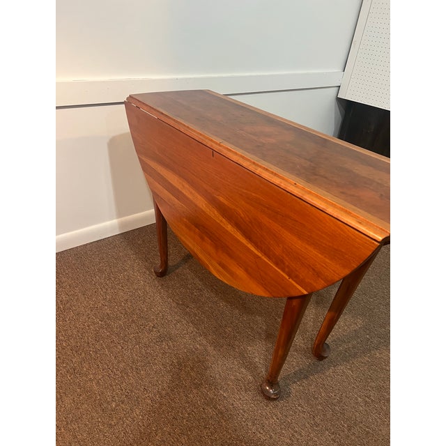1950s Queen Anne Cherry Drop Leaf Gate Leg Oval Table For Sale - Image 6 of 12