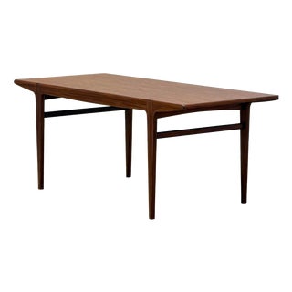 Mid-Century Modern Dining Table For Sale