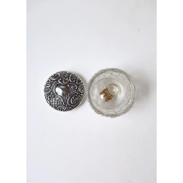 Antique English Sterling Silver Vanity or Bathroom Jar Box, Circa 19th-Century For Sale In New York - Image 6 of 13