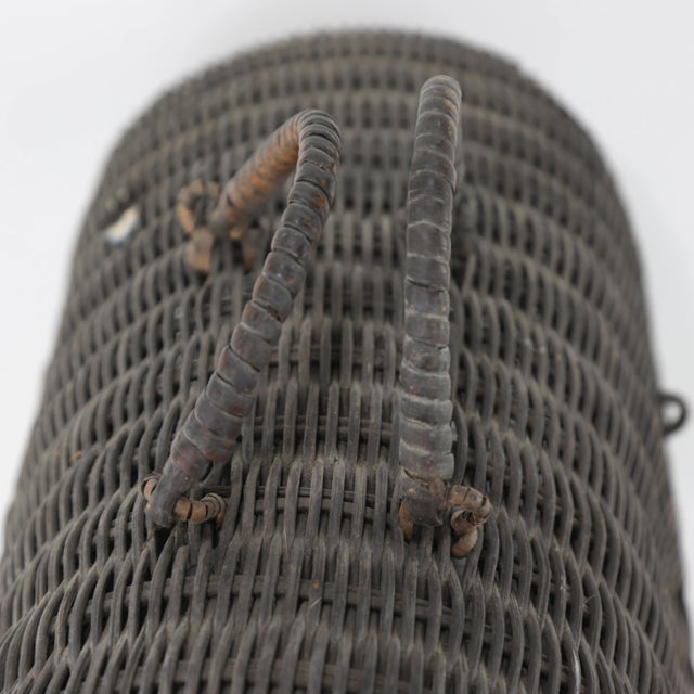 Early 20th Century Vintage Woven Rattan Picnic Basket With Handle & Lid – Handwoven Storage & Décor For Sale - Image 5 of 11