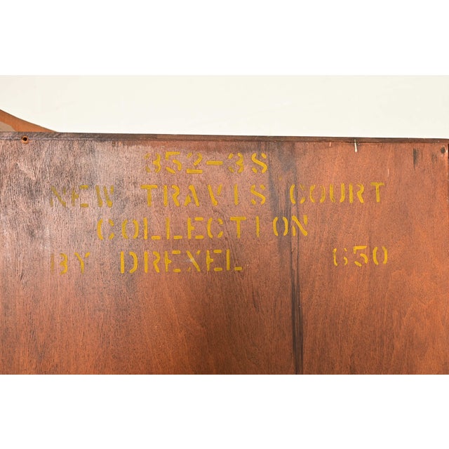 Drexel Georgian Mahogany Bow Front Corner Cabinet, 1950s For Sale - Image 17 of 18