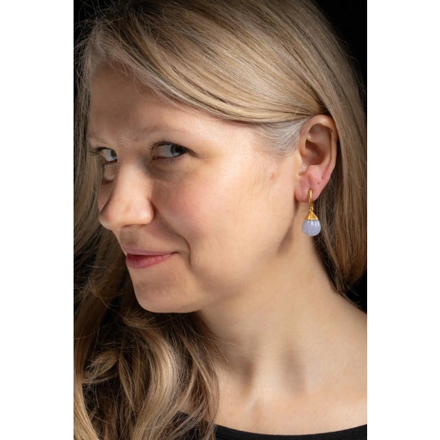 1990s Pair of Chalcedony, Diamond and 18K Gold Drop Hoop Earrings For Sale - Image 4 of 4