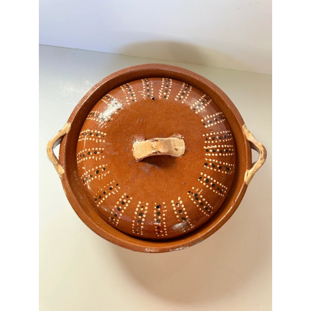 1950s Vintage Hand Painted Traditional Mexican Clay Earthenware Pottery Lidded Pot For Sale - Image 5 of 11