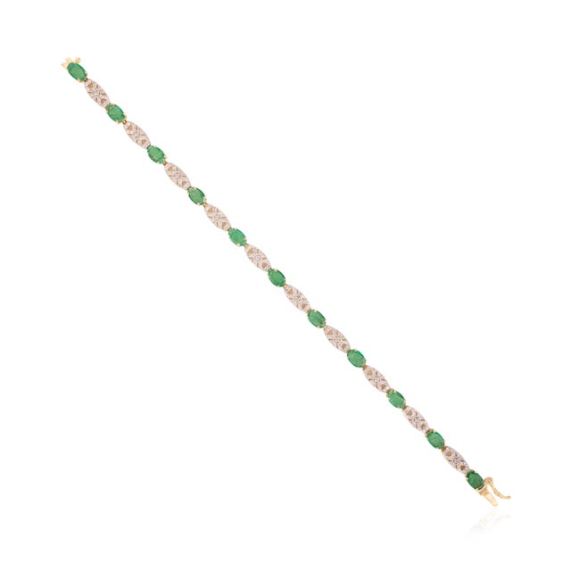 Mid 20th Century 3.55 Ct Emerald & Diamond Art Deco 20th Century Bracelet in 18k Yellow Gold For Sale - Image 5 of 14
