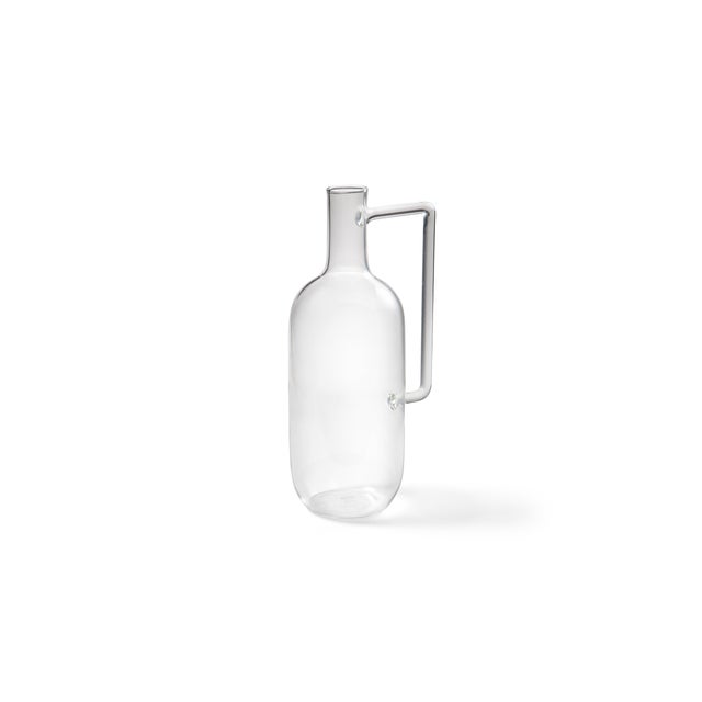 This Boccia jug by Zaven for Atipico is made of transparent borosilicate glass. Stamped by Maker,Stamped by Maker