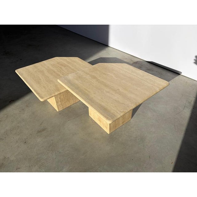 Set of 1970s italian travertine stone nesting tables or side tables. Beautiful colour. Good overall condition 1970s -...