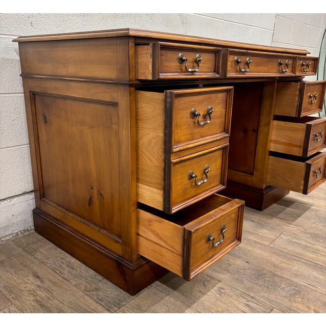 Vintage Sligh Lowry Furniture Green Leather Top Executive Desk For Sale - Image 13 of 18