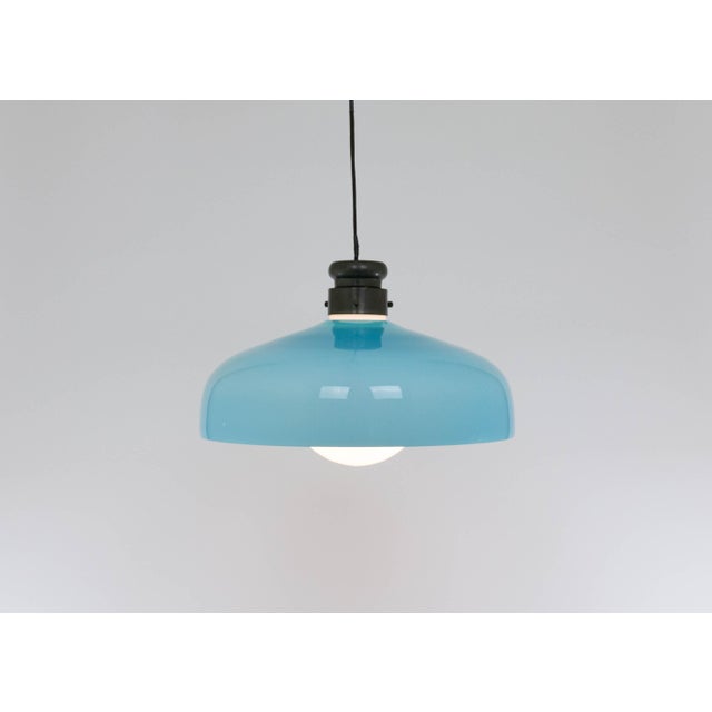 Large Model L 72 glass pendant designed in the 1960s by Alessandro Pianon for Vetreria Vistosi in Murano. The lamp is in...