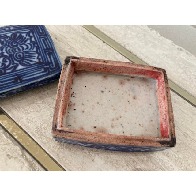 Antique Quing Dynasty Chinese Blue and White Porcelain Lidded Wax Stamp Container For Sale - Image 4 of 6