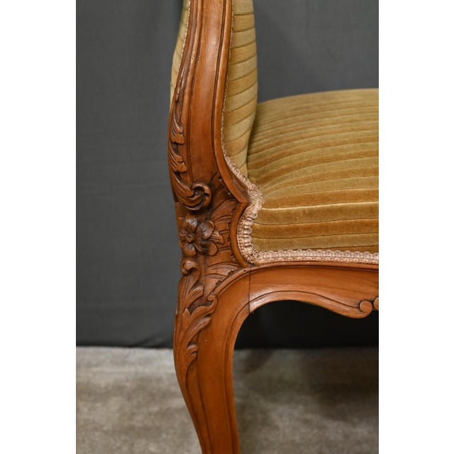 Wood Small Louis XV Style Bench with Armrests in Blond Mahogany, 1920s For Sale - Image 7 of 18