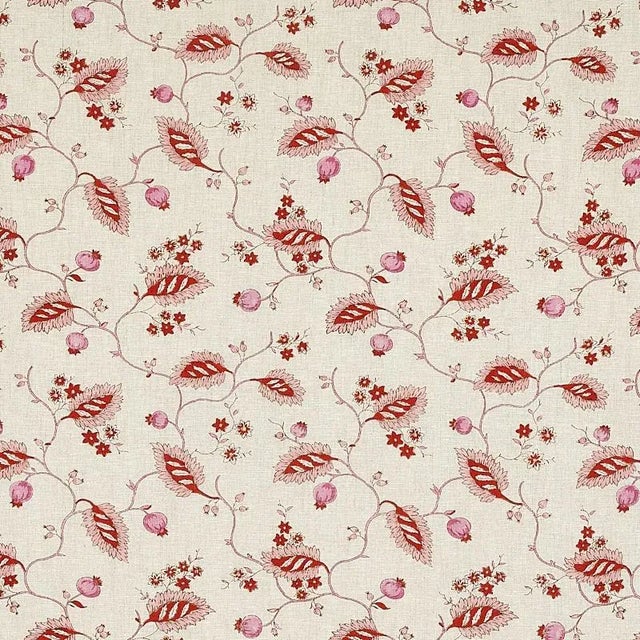 Inspired by an antique English textile, this lovely floral features trailing vines, patterned leaves, delicate blossoms,...