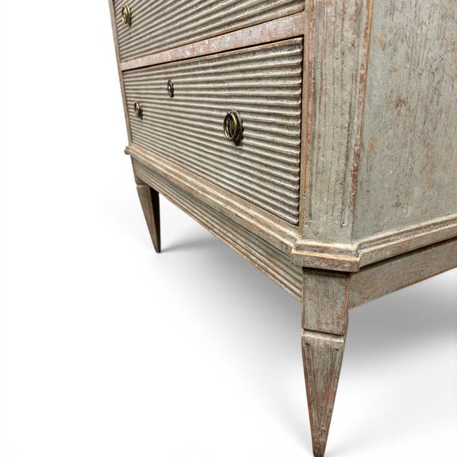Light Gray Pair of 19th C. Gustavian-Style Chests of Drawers in Grey For Sale - Image 8 of 11